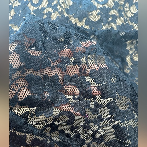 B. Smart Black and Tan Sleeveless V-Neck Party Dress - Picture 7 of 12